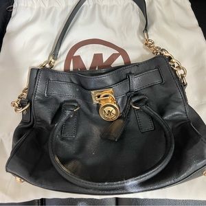 MICHAEL KORS HAMILTON BLACK LEATHER GOLD LOCK (PRE-LOVED)